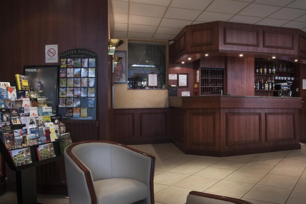 Hotel Moderne Lyon Bagian luar foto